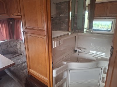Prodám karavan Hobby De Luxe 460