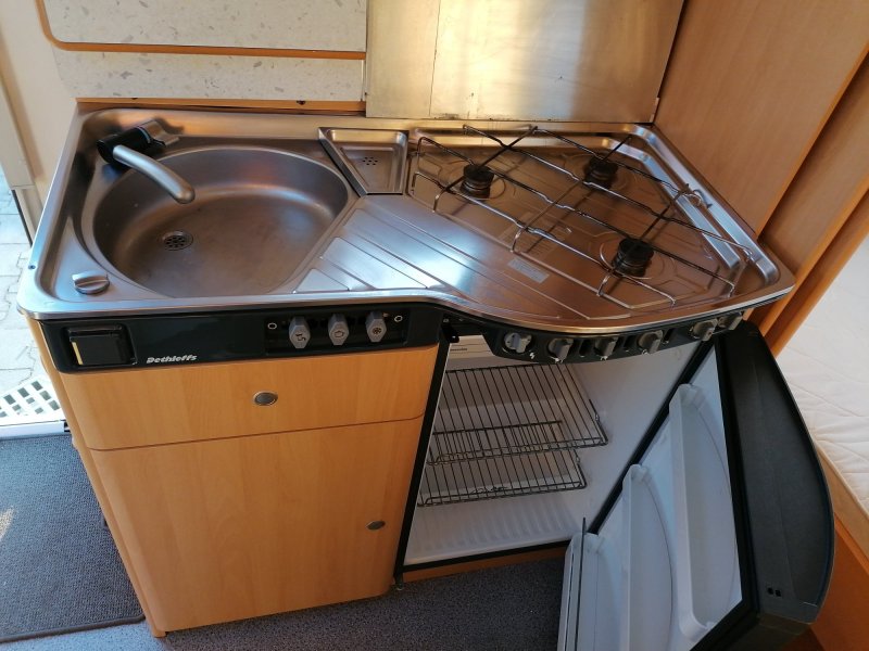 Karavan Dethleffs 430+ Markýza
