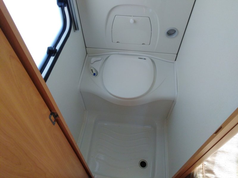 Karavan Chateau Calista 466-francouzská postel