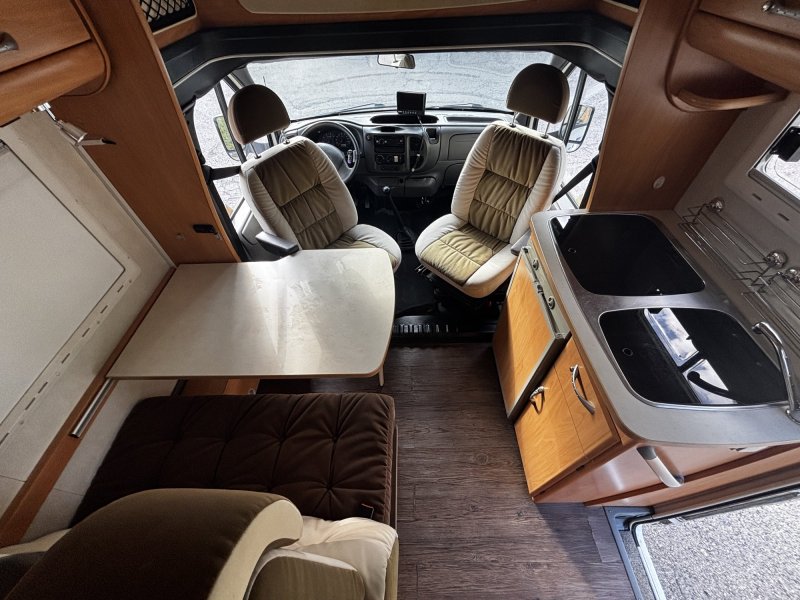 POLOINTEGROVANÉ OBYTNÉ AUTO CHAUSSON - MOC HEZKÉ - TAŽNÉ 