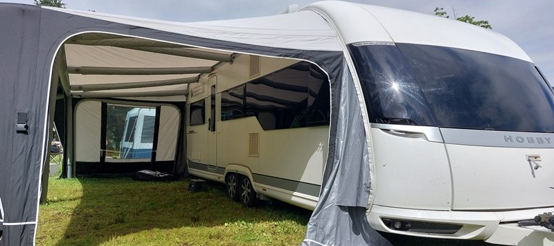 Hobby 650 UKFE Premium – Luxusní rodinný obytný palác pro 6 osob