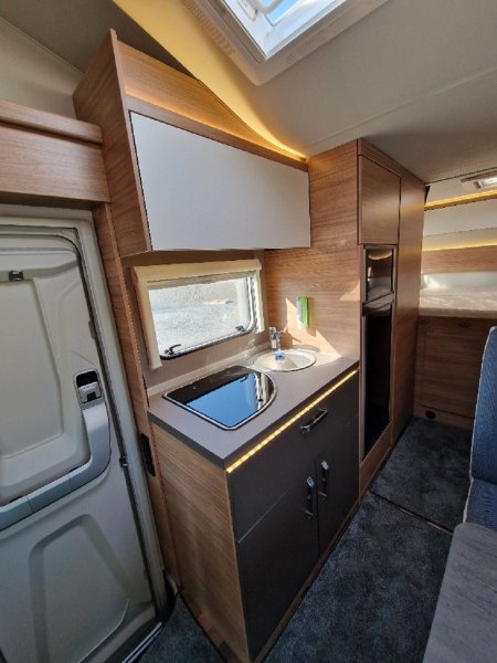 WEINSBERG CaraHome 650 DG ( model 2025) – rodinný obytný vůz