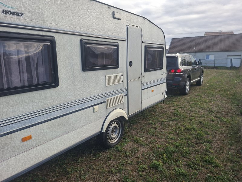 Prodám karavan Hobby De Luxe 460