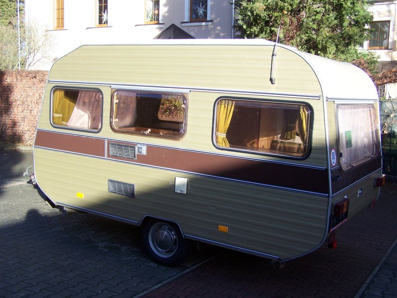 Retro lehký obytný přívěs Avento 350 pro 4 osoby