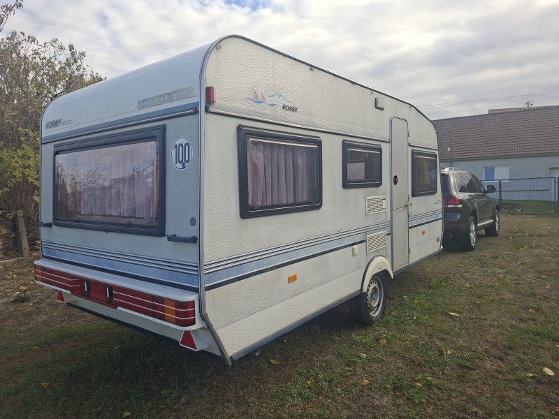 Prodám karavan Hobby De Luxe 460