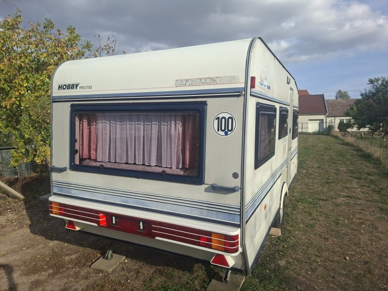 Prodám karavan Hobby De Luxe 460