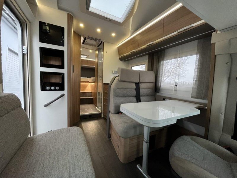 ADRIA Coral XL Axess 670 SL PLNÁ VÝBAVA