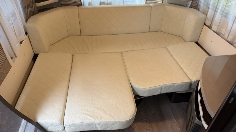 Hobby 650 UKFE Premium – Luxusní rodinný obytný palác pro 6 osob