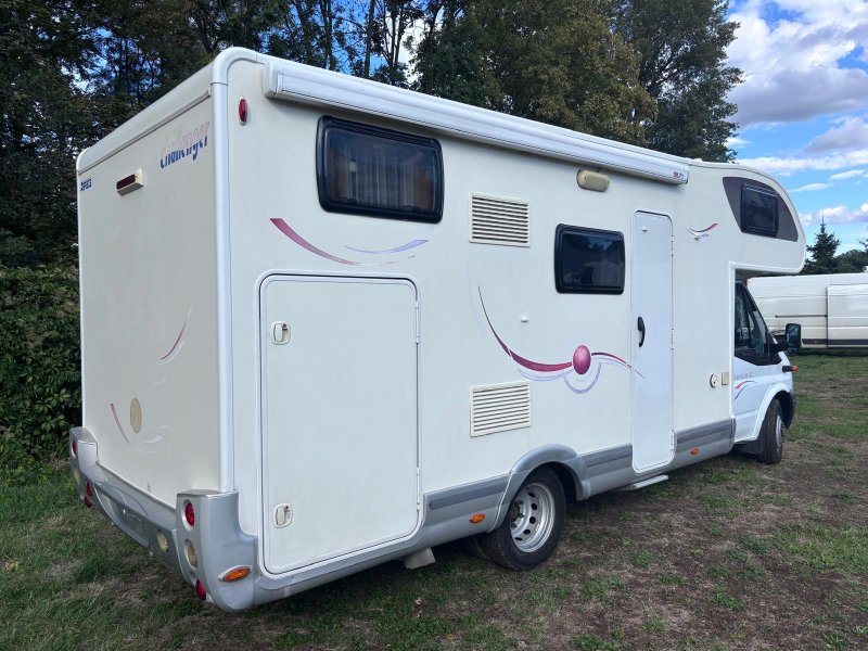 OBYTNÉ AUTO Challenger - VELKÁ GARÁŽ, UDRŽOVANÝ