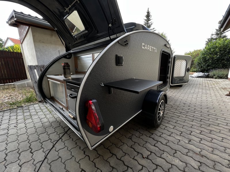 Karavan Caretta 1500 | lednice, naftové topení, solár | STK 04/2027 | 349 000 Kč s DPH (288 430 Kč bez DPH)