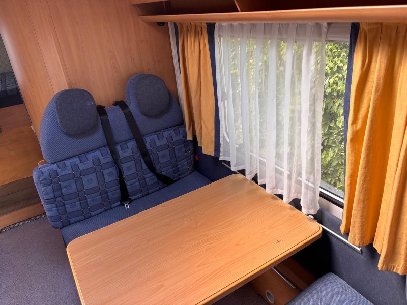 OBYTNÝ AUTOMOBIL KNAUS TRAVEL - klimatizace, tažné, garáž 