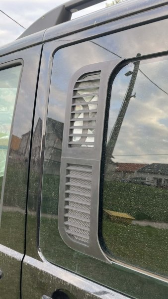 Větrání do zadního okna VW T5 a T6 