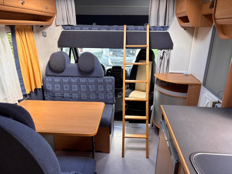 OBYTNÝ AUTOMOBIL KNAUS TRAVEL - klimatizace, tažné, garáž 