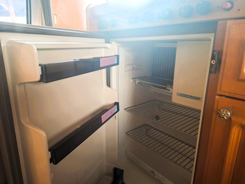Prodám karavan Hobby De Luxe 460