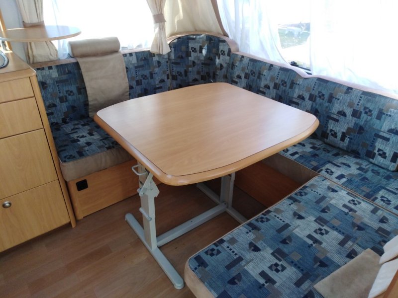 Karavan Chateau Calista 466-francouzská postel
