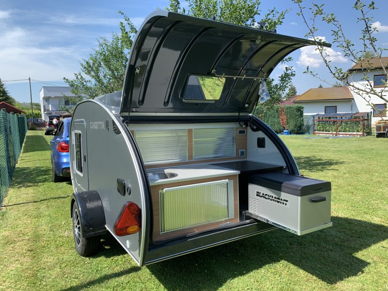 Karavan Caretta 1500 | lednice, naftové topení, solár | STK 04/2027 | 349 000 Kč s DPH (288 430 Kč bez DPH)