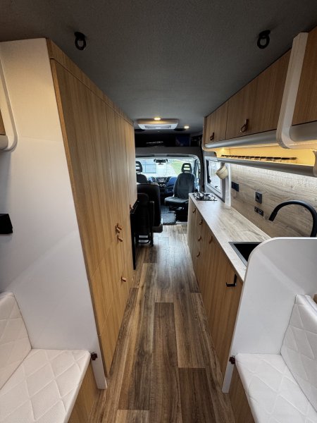 Iveco Daily - prostorná individuální vestavba pro 4 