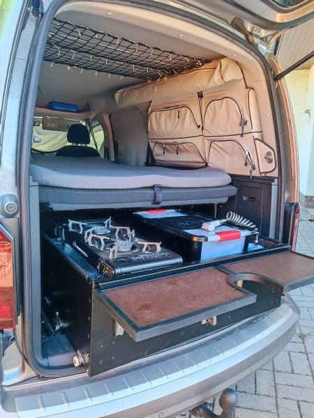 Volkswagen Caddy Maxi Camper OFF-GRID | 1. majitel | 2017 | 154 000 km | připraven na cestování bez dalších investic