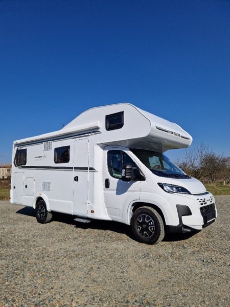 WEINSBERG CaraHome 650 DG ( model 2025) – rodinný obytný vůz