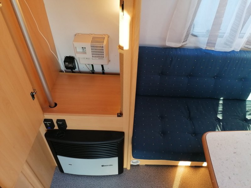 Karavan Dethleffs 430+ Markýza