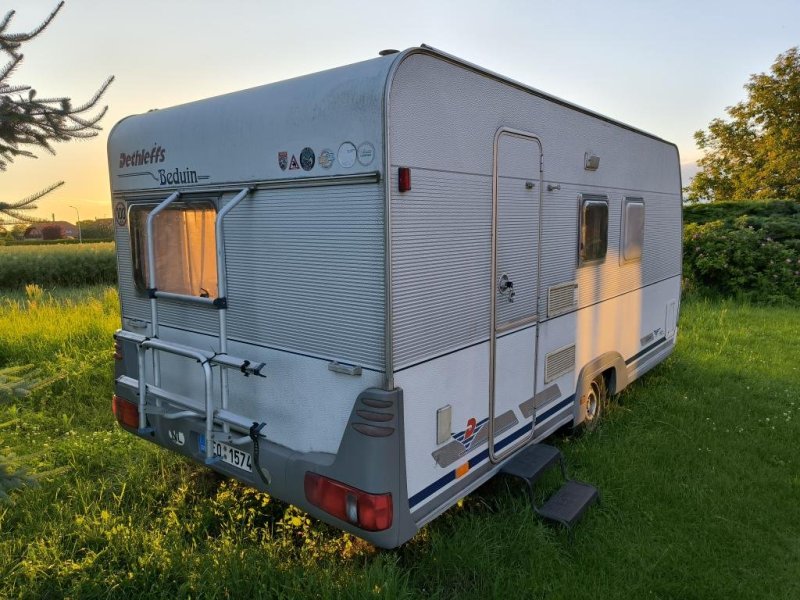 Karavan na pevné stání 