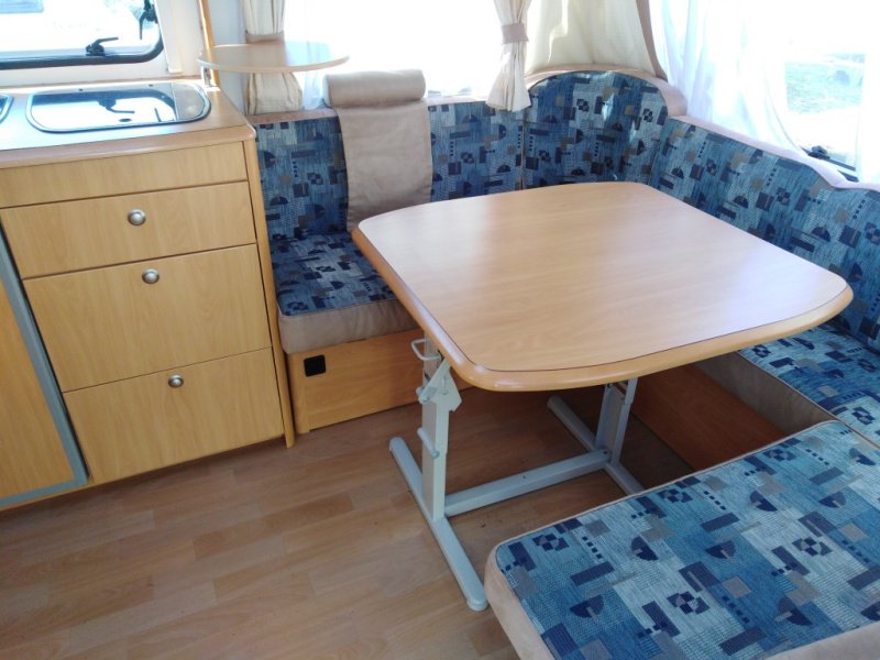 Karavan Chateau Calista 466-francouzská postel