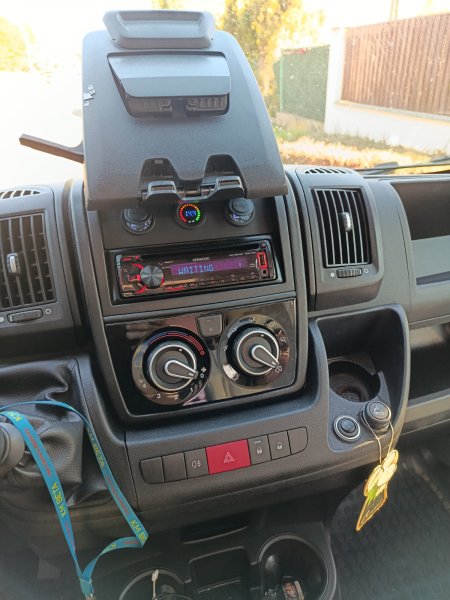 Knaus boxtar 74 tis. Km