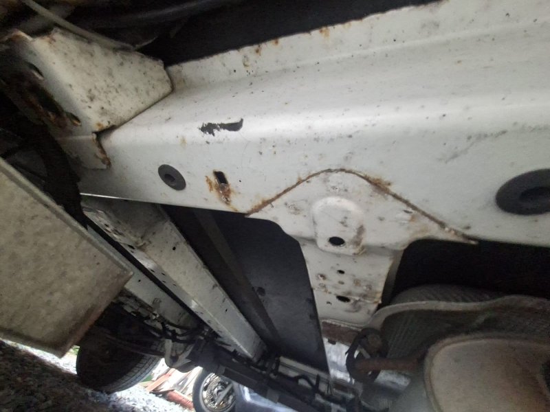 OBYTNÉ AUTO BURSTNER - PODÉLNÉ POSTELE , PRVNÍ MAJITEL