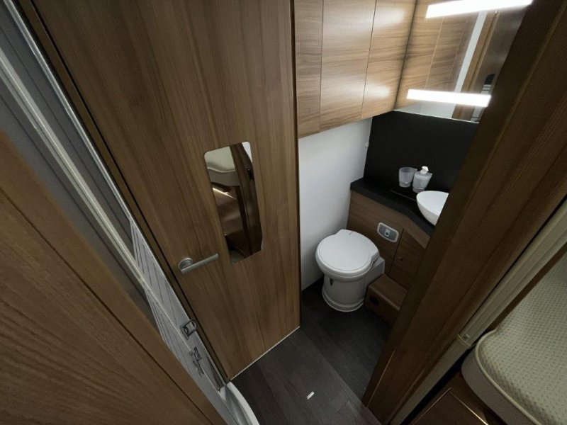 ADRIA Coral XL Axess 670 SL PLNÁ VÝBAVA