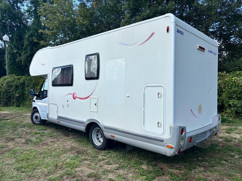 OBYTNÉ AUTO Challenger - VELKÁ GARÁŽ, UDRŽOVANÝ