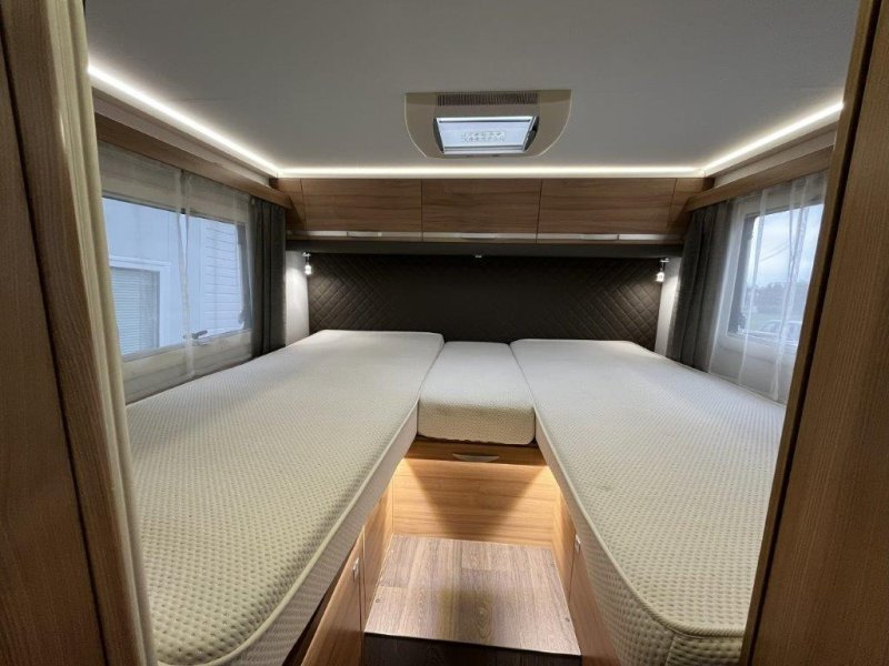 ADRIA Coral XL Axess 670 SL PLNÁ VÝBAVA