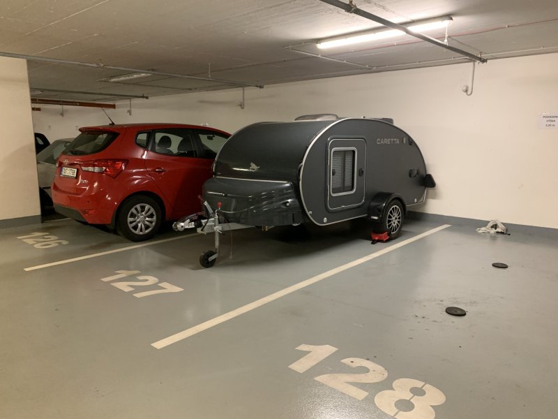 Karavan Caretta 1500 | lednice, naftové topení, solár | STK 04/2027 | 349 000 Kč s DPH (288 430 Kč bez DPH)
