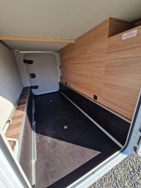 WEINSBERG CaraHome 650 DG ( model 2025) – rodinný obytný vůz