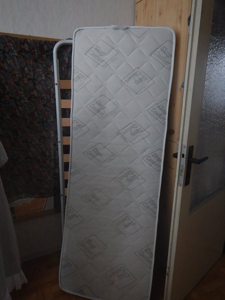  lamelový rošt, matrace a žebřík