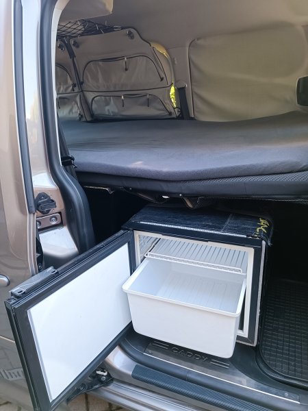 Volkswagen Caddy Maxi Camper OFF-GRID | 1. majitel | 2017 | 154 000 km | připraven na cestování bez dalších investic