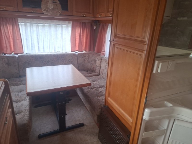 Prodám karavan Hobby De Luxe 460
