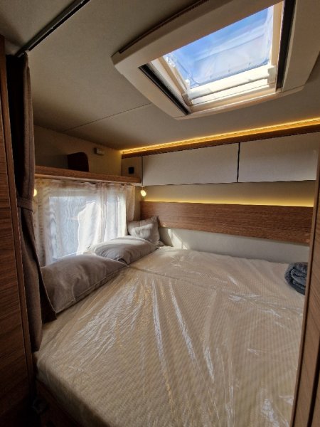 WEINSBERG CaraHome 650 DG ( model 2025) – rodinný obytný vůz