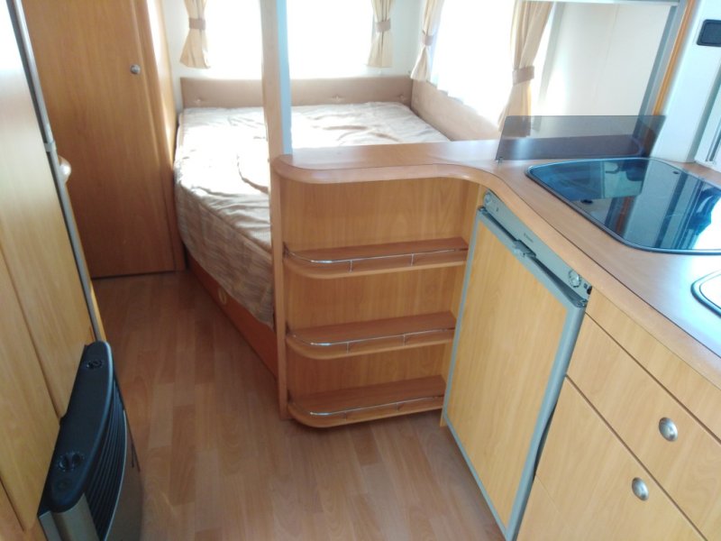 Karavan Chateau Calista 466-francouzská postel