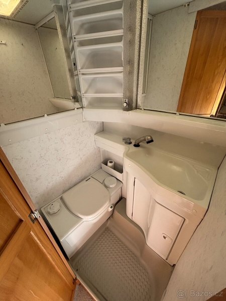Hymer Eriba Nová 491, 4 lidé 