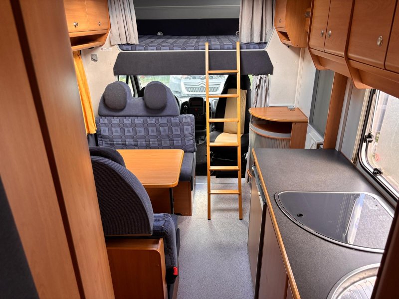 OBYTNÝ AUTOMOBIL KNAUS TRAVEL - klimatizace, tažné, garáž 