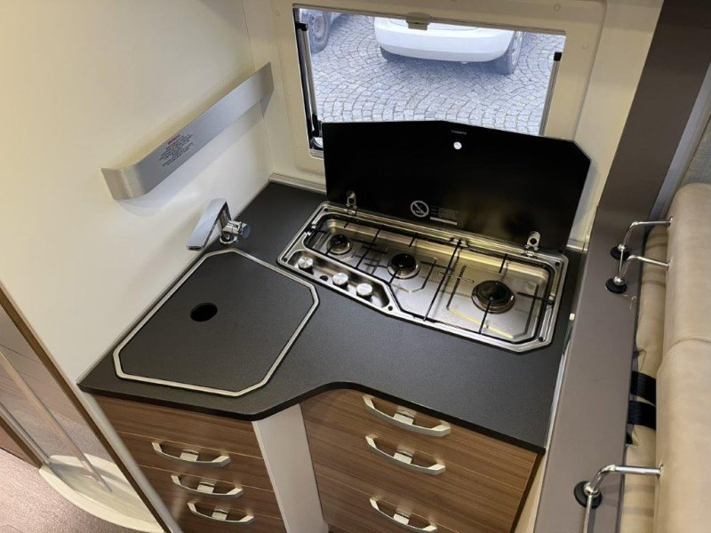 ADRIA Coral XL Axess 670 SL PLNÁ VÝBAVA