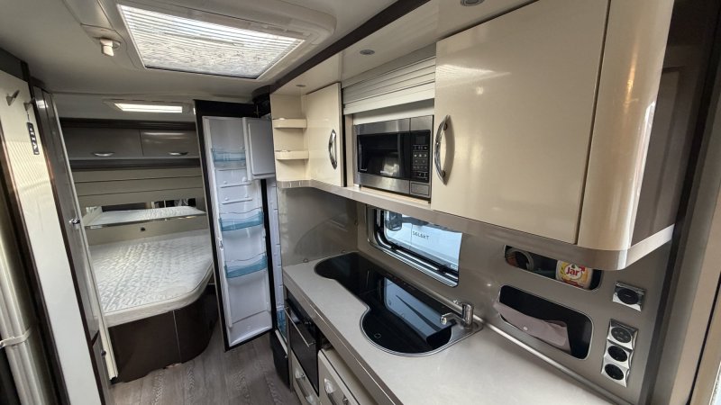 Hobby 650 UKFE Premium – Luxusní rodinný obytný palác pro 6 osob