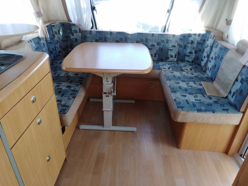 Karavan Chateau Calista 466-francouzská postel