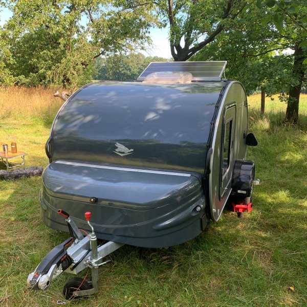 Karavan Caretta 1500 | lednice, naftové topení, solár | STK 04/2027 | 349 000 Kč s DPH (288 430 Kč bez DPH)