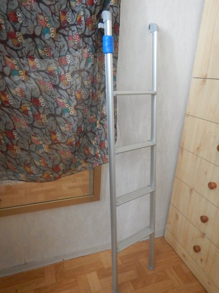  lamelový rošt, matrace a žebřík