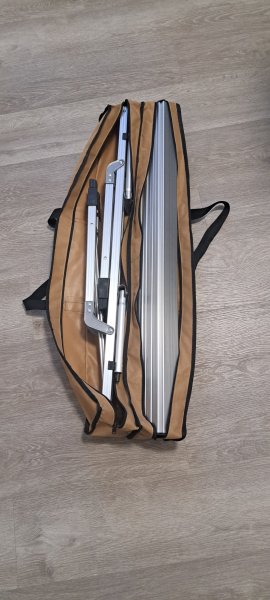 Kempingový stolek