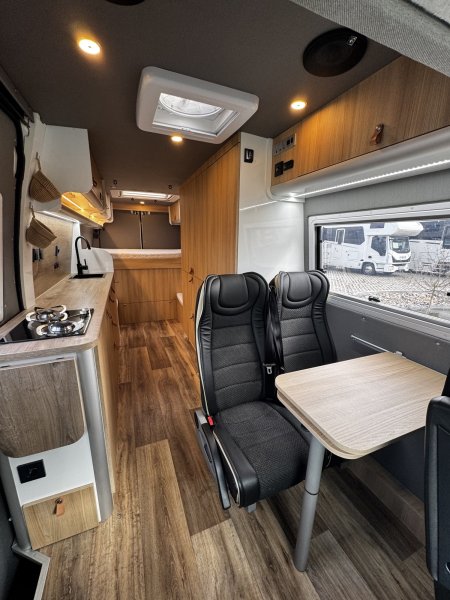 Iveco Daily - prostorná individuální vestavba pro 4 