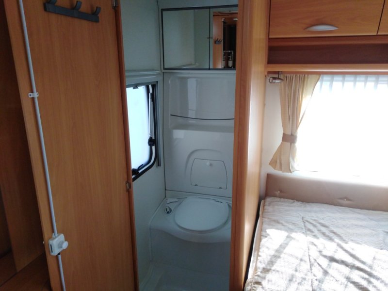 Karavan Chateau Calista 466-francouzská postel