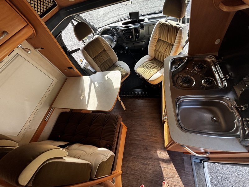 POLOINTEGROVANÉ OBYTNÉ AUTO CHAUSSON - MOC HEZKÉ - TAŽNÉ 