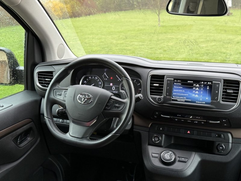 Toyota Proace Verso se stanovou střechou a vestavbou Fullvans